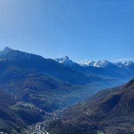 LA PANORAMICA Svegliati con la Vista delle Alpi dalle Camere e Terrazza Ampia、Berzoのホテル