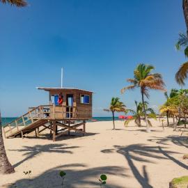 Casa de Playa Manecal, готель у місті Ковеньяс