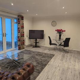 1 Bedroom property - 5 minutes from the beach