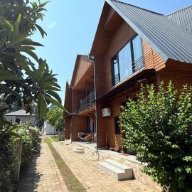 Eco house Sunshine, hotel in Kobuleti