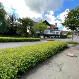 Ferienwohnung Schlosspark mit 2 Schlafzimmer und 2 Bäder, hotel in Holzminden