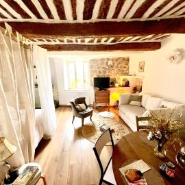 Appartement cosy dans le centre historique de Vence, Hotel in Vence