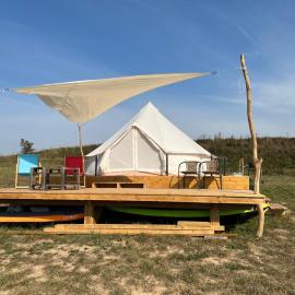 4 Glamping Adventure - tent with lake view, viešbutis mieste Filipów
