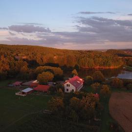 Farma Hájenka – hotel w mieście Třemošná
