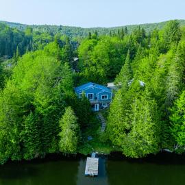 Le Chalet Bleu, spa au bord du lac, hotel di Saint Adolphe D'Howard