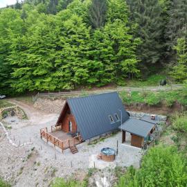 Wild Cabin, хотел в Малая