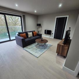 #22 Lux & Stylish 2 bed 2 bath Apart w balcony 11 - Near Cannon Hill Park - Sleeps 4 - Perfect for contractors and families - Free parking