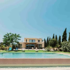 Mythica Luxury Villa, hotel a Yennádhion