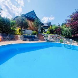 Villa Marlena - basen, balia, grill, billard, ogród i relaks – hotel w mieście Spytkowice