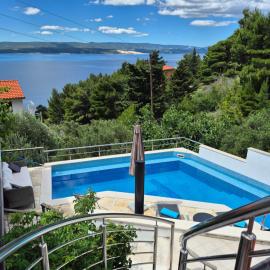 Apartman Traper with sea view and private pool