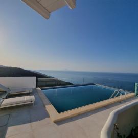 65 Stairs Τo Ηeaven Private Pool، فندق في Ano Meria
