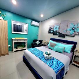 Hidden Palms Inn Deluxe Room, hotel in san juan la union