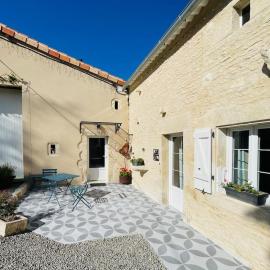 La petite maison d a cote