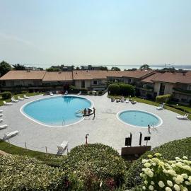 Kristall Lago Residence, hotel in Desenzano del Garda