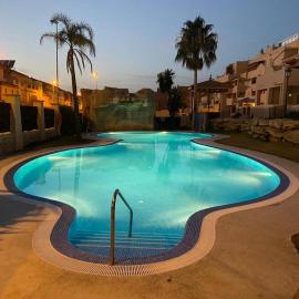 Apartamento con piscina y terraza muy cerca de la playa