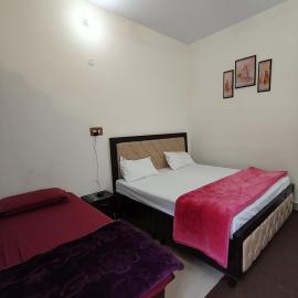 Sri Shakti Hotel and restaurant, hotel em Chandrāpuri