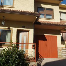 Chalet Avenida El Barraco Avila, khách sạn ở El Barraco