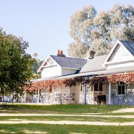 The Glen Farmhouse on Ovens River, hotell i Wangaratta