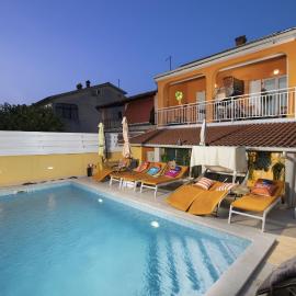 Holiday house Venus with Heated Pool and Hot Tub