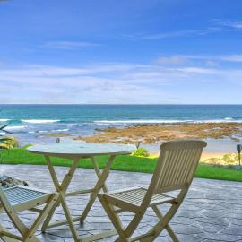 Absolute Beachfront l Couples Getaway