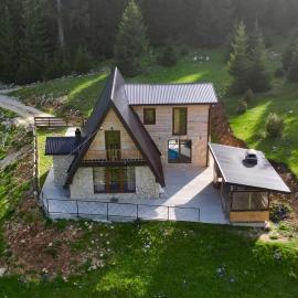 Vila Suvo vrelo sa unutrašnjim bazenom i saunom Jahorina, Hotel in Jahorina