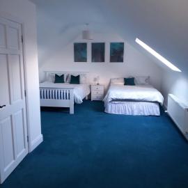 Charming East Clare Apartment، فندق في Coolcoosaun