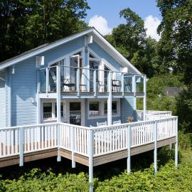 The Bluebell - Luxury Lodge with Hot Tub, Hotel in Penally