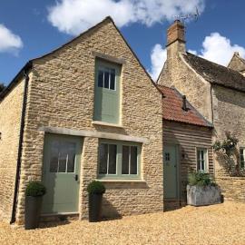 Luxury Cottage in Idyllic Cotswold Village nr Bath, hotel a Biddlestone