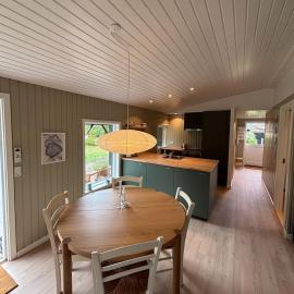 Cozy 6 person holiday home in Juelsminde - 5 minutes walk to the beach, hotel i Sønderby