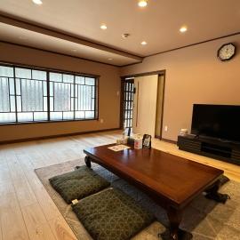 Free Parking KutsurogiTei 出雲街道津山城東くつろぎ亭 #LKx – hotel w mieście Tsuyama