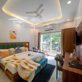 Perfectstayz Premium Mystic falls with Rooftop Pool & Cafe、Narendranagarのホテル