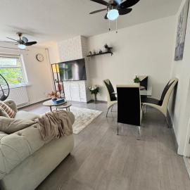 Swanky3Bed HomeModern Kitchen, Hotel in Dudley