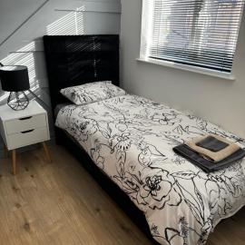 2 bedroom 2 en-suite free parking super fast wi-fi blyth centre