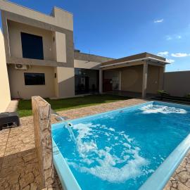 Casa com piscina e churrasqueira, hotel em Nova Mutum