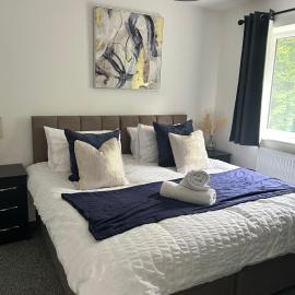 Spacious 4BR House with Backyard in Saint Helens, hotel in Saint Helens