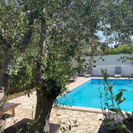 Fabris Apartments with pool and top location near sea
