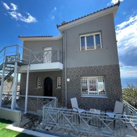 Eleni's Seaview House, hotel u gradu Saronida