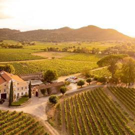 Gîte Lavande au milieu des vignes - Chateau les Apiès, hotel em Les Arcs sur Argens