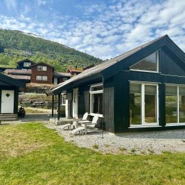 Hytte sentralt i Myrkdalen, Hotel in Vossevangen