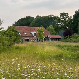 Natuurhuisje BIJ de natuur، فندق في دوتينخيم