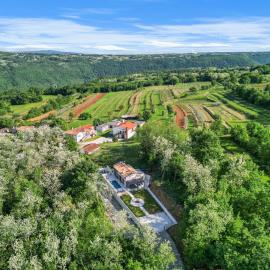 Charming Villa Harmonia with Heated pool and Indoor Jacuzzi surrounded by nature