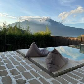 Enla Montana villa private pool and hot spring