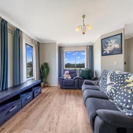 Indian Ocean View-Three King Beds, hotel in Mindarie