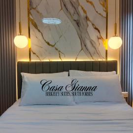 Casa Gianna at Berkeley Suites, South Forbes، فندق في Silang