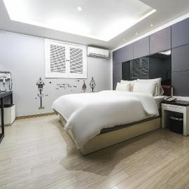 Zenith Hotel, hotel v destinácii Guri