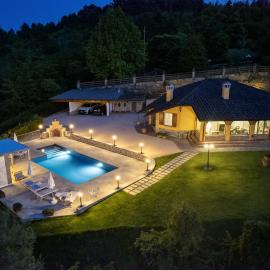 Villa Marinelli with private pool, hot tub and garden, Tuscany