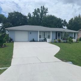Cute 2 bedroom home, peaceful and so central !