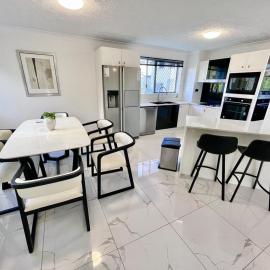 Surfers Paradise Center- Ocean View Vacation Condo-Pool&Pier,Walk to Beach, hotel v Gold Coast
