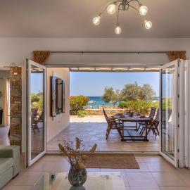 Syros Sun Beach Villa, hotel in Vari