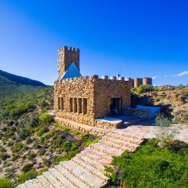 The Castle, hotel u gradu 'McGregor'